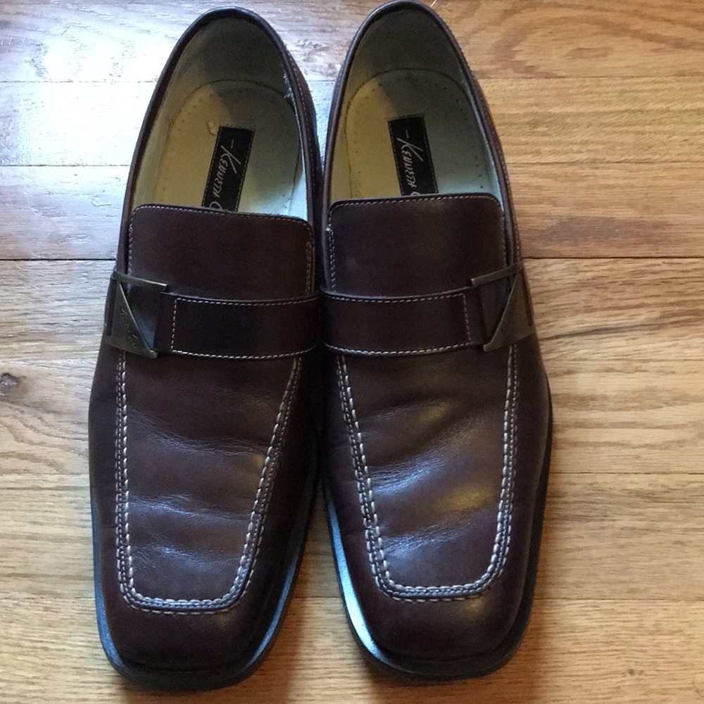 Nice casual/dress chocolate shoe for the office.